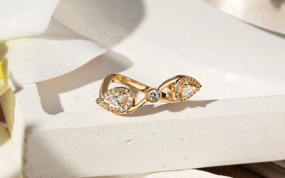 Bright Teardrop Twisted  White Cubic Zirconia Ring, 18k Gold Plated