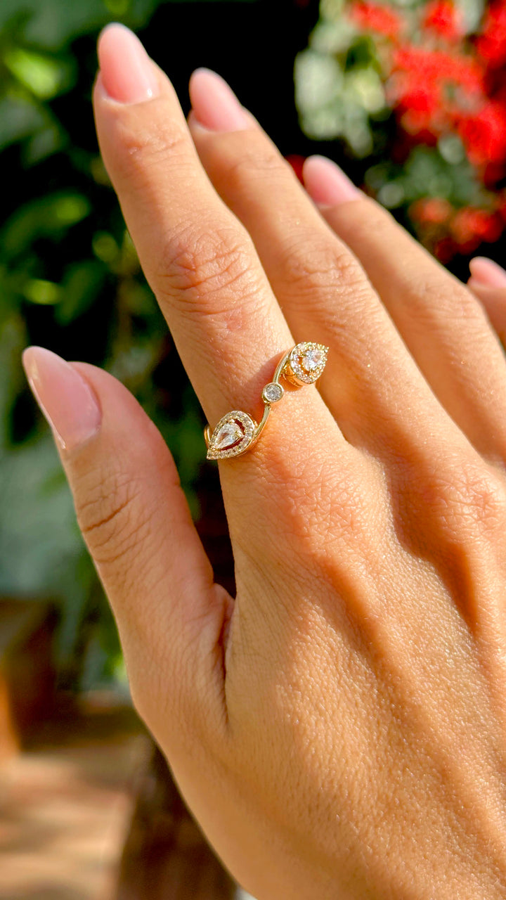 Bright Teardrop Twisted  White Cubic Zirconia Ring, 18k Gold Plated